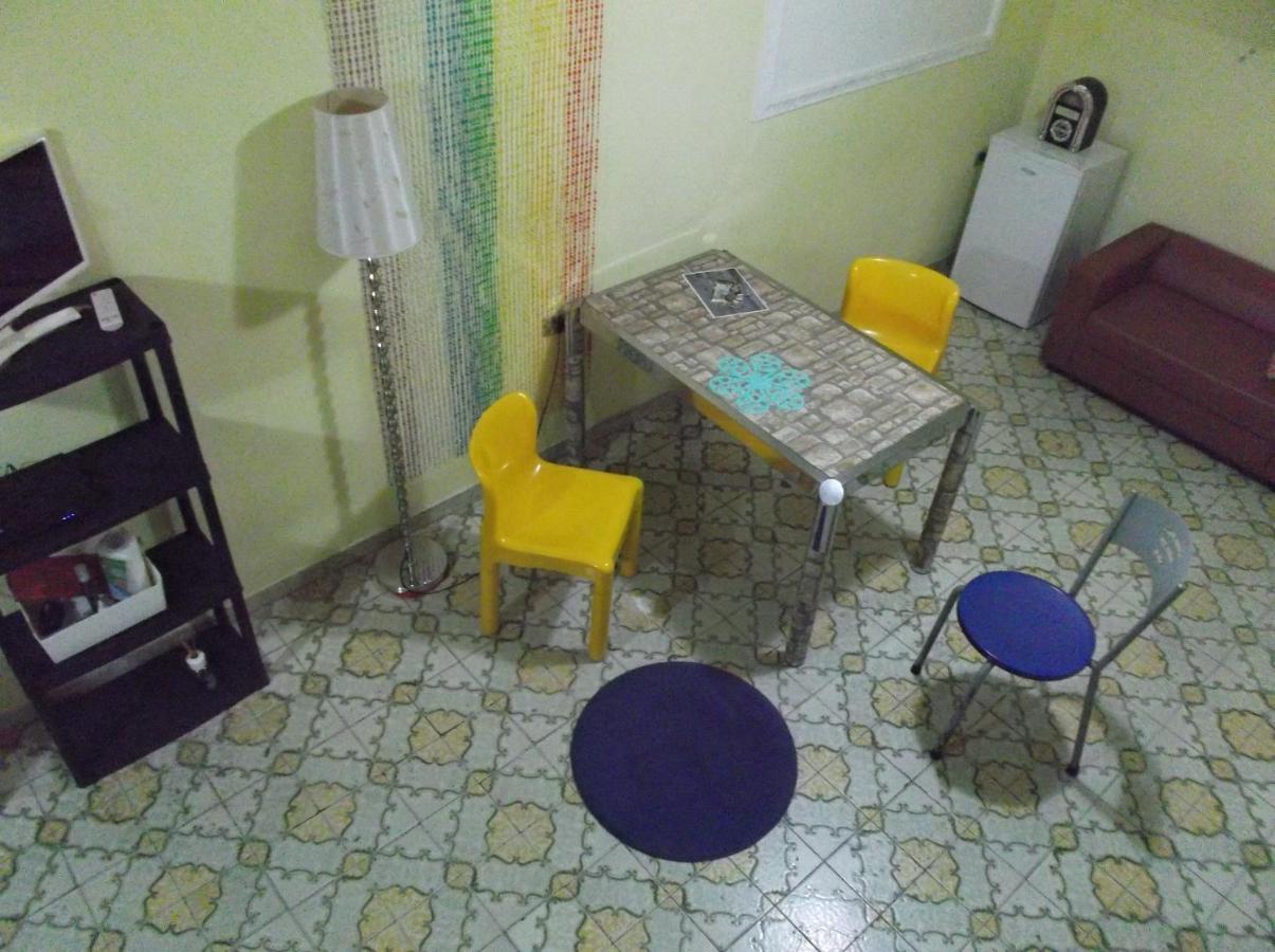 Monolocale Fronte Strada Centro Storico Vakantiehuis Napels