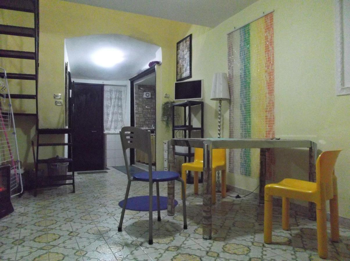 Monolocale Fronte Strada Centro Storico Vakantiehuis Napels